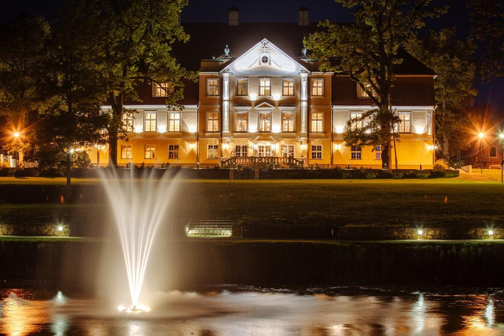 Malpils Manor Hotel Buitenkant foto